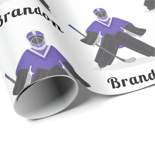 Boys Lila Eishockeyspieler & Name Wintersport Geschenkpapier (Rolleneckpunkt)