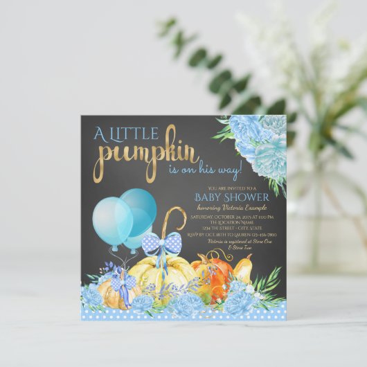 Boys Little Pumpkin Rustic Chalkboard Baby Dusche Einladung (Stehend Vorderseite)