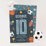 Boys Modern Blue Sports Kindergeburtstag Einladung<br><div class="desc">Dieses niedliche und moderne Kindergeburtstag-Einladungs-Design mit einem blauen Cartoon-Design, mit einem Basketball, Fußball, Fußball, Fußball, Tennisschläger, Trophäe und Stars. Die Einladung kann mit Ihrem Jungennamen und anderen Details personalisiert werden, die für Ihr Party notwendig sind. Die perfekte sportliche Ergänzung zur Geburtstagsparty Ihres Kindes. Diese Einladung ist Set für einen 10....</div>