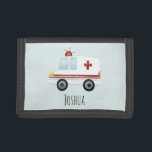 Boys Niedlich Blue Paramedic Ambulance und Name Tri-fold Geldbeutel<br><div class="desc">Dieses niedliche und moderne Blue-Kids-Portemonnaie verfügt über einen Rettungswagen-Cartoon und einen Platz,  wo Sie Ihren Kleinkindern den Namen geben können. Perfekt für jedes Kind,  das davon träumt,  ein Paramediker zu sein!</div>