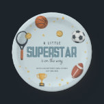 Boys Niedlich Blue Sports Superstar Kinderdusche Pappteller<br><div class="desc">Dieses niedliche und moderne "kleine Superstar ist auf dem Weg" Jungs Baby-Dusche Papier Platte Design bietet ein blaues Sport-Cartoon-Design mit einem Basketball, Fußball, Fußball, Fußball, Tennisschläger, Trophäe und Sterne. Die Einladung kann mit den Namen der Eltern und dem Datum Ihres Party personalisiert werden. Die perfekte Ergänzung zum sportlichen Angebot der...</div>