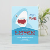 Boys Niedlicher Hai zum Geburtstag Einladung (Stehend Vorderseite)