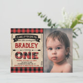 Boys Rustic Kariert Lumberjack 1. Geburtstag Foto Einladung (Stehend Vorderseite)