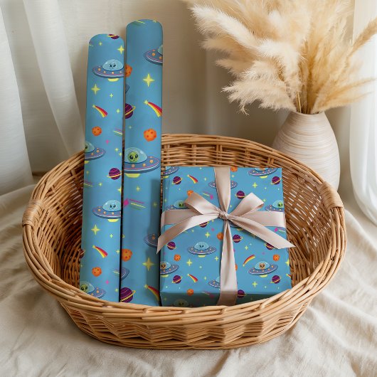Boys Space Alien Out Of This World Birthday Geschenkpapier