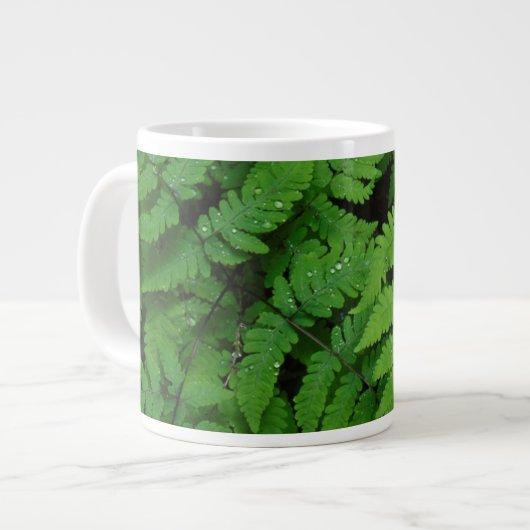Bracken Farn mit Regentropfen, Washington Staat Jumbo-Tasse (Vorderseite Links)