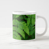 Bracken Farn mit Regentropfen, Washington Staat Jumbo-Tasse (Rechts)