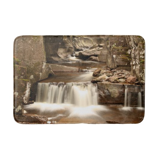 Bracklinn Falls, Perthshire, Schottland Badematte (Vorderseite)
