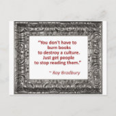 Bradbury auf Büchern Postkarte (Vorderseite)