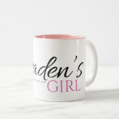 Bradens Girl mit schwarz-rosa Tasse (VorderseiteRechts)