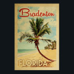 Bradenton Palm Tree Vintage Travel Poster<br><div class="desc">Ein einzigartig Retro Mitte des Jahrhunderts modernen Bradenton Florida Kunstdruck in Vintage Reise Poster Stil. Es verfügt über eine geschwungene Palme am Sandstrand mit Ozean unter einem blauen bewölkten Himmel.</div>