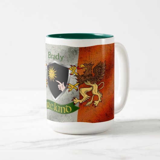 Brady Irish Shield mit / Personalisierte einer bes Zweifarbige Tasse (VorderseiteRechts)