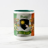 Brady Irish Shield mit / Personalisierte einer bes Zweifarbige Tasse (Mittel)