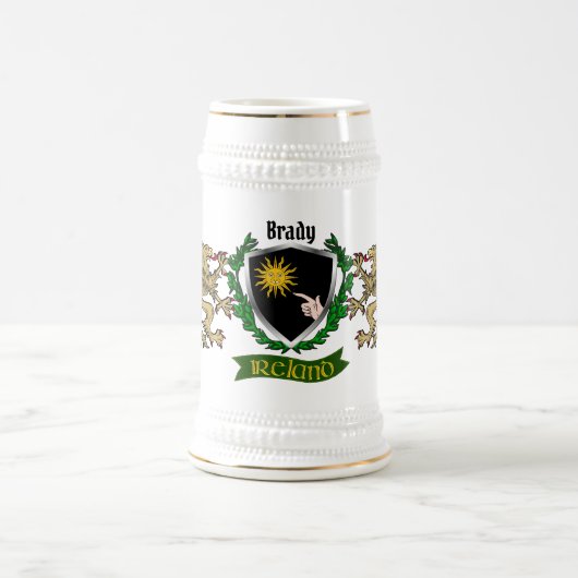Brady Irish Shield Personalisiert Name Bierglas (Mittel)