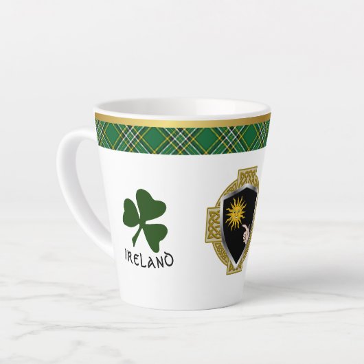Brady Irish Shield & Tartan Personalisiert Milchtasse (Linke Ecke)