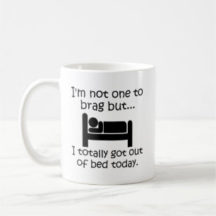 Brag aus Bett-lustiger Tasse heraus
