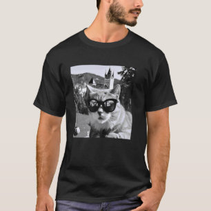 Bran Schloss Rumänien Katze mit Sonnenbrille erkun T-Shirt