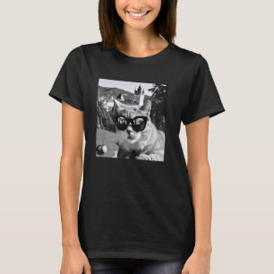 Bran Schloss Rumänien Katze mit Sonnenbrille erkun T-Shirt