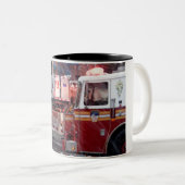 Brand am 10. zweifarbige tasse (VorderseiteRechts)