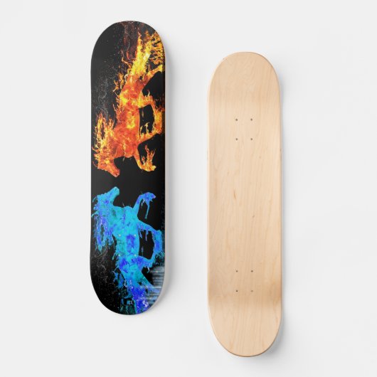 Brand- und Eispferde D Skateboard (Vorderseite)