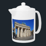 Brandenburger Tor, Berlin, Deutschland<br><div class="desc">Das Brandenburger Tor ist ein ehemaliges Stadttor,  das im späten 18. Jahrhundert als neoklassizistischer Triumphbogen wiederaufgebaut wurde und heute eine der bekanntesten Sehenswürdigkeiten Deutschlands ist.</div>