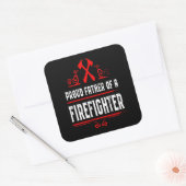 Brandgeschenk | Der stolze Vater eines Feuerwehrma Quadratischer Aufkleber (Umschlag)