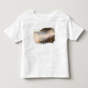 Brandung schwemmt über das Kopfsteinpflaster in Mo Kleinkind T-shirt