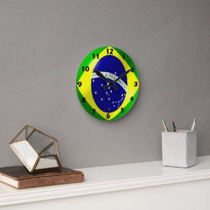 Brasilianisches Flaggendesign Runde Wanduhr