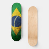 Brasilien-Flagge auf altem hölzernem Korn Skateboard (Vorderseite)