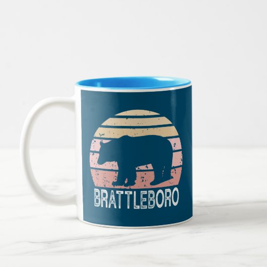 Brattleboro Vermont Retro Bär Zweifarbige Tasse (Links)