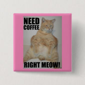 BRAUCHEN KAFFEE RICHTIG! Manx Cat Sitting Funny Button (Vorderseite)