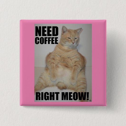 BRAUCHEN KAFFEE RICHTIG! Manx Cat Sitting Funny Button (Vorderseite)