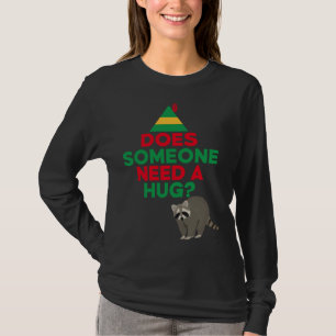 Braucht jemand einen Hug Elf Hat Racoon Funny Chri T-Shirt