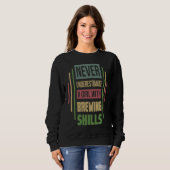 Braukompetenzen unterschätzen ein Mädchen nie Sweatshirt (Vorne ganz)