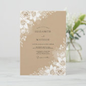 Braun-etherische Floral-Hochzeit Einladung (Stehend Vorderseite)