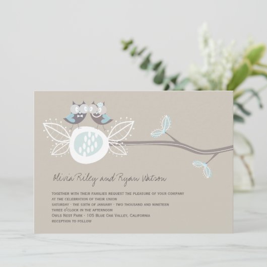 Braun-Eulen auf Zweig Whimsical Einladung (Stehend Vorderseite)