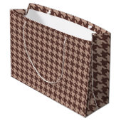 Braun Houndstooth Vornehm Klassisches Muster Große Geschenktüte (Rückseite Schrägansicht)
