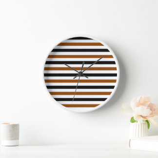 Braun Schwarz und weiß gestreiftes Design Uhr