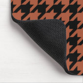 Braun-schwarzes Houndstooth-Karo Mousepad (Ecke)