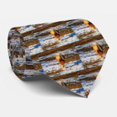 Braun und cremefarbenes Miniaturpferd im Schnee. Krawatte (Gerollt)