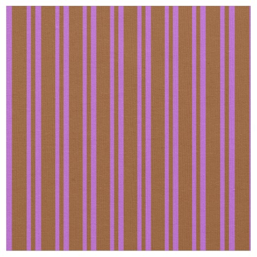 Braun- und Orchideenmuster Stoff (Nahaufnahme)