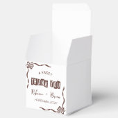 Braun- und Weißhandgezeichnete Bow-Sketch-Hochzeit Geschenkschachtel (Geöffnet)