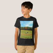 Braun- und Weißpferd, Herbstbäume, blauer Himmel T-Shirt (Vorne ganz)