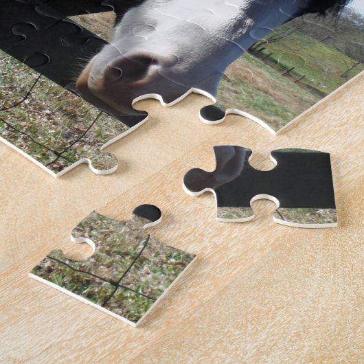 Braun & Weiß, gestrichenes Pferd, hellblauer Himme Puzzle (Seite)