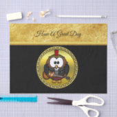 Braun-weiße Eule spielt Gitarre mit rotem Hut Seidenpapier (Handwerk)