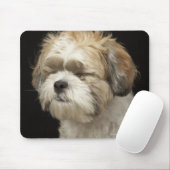 Braun-weißer Shih Tzu mit geschlossenen Augen Mousepad (Mit Mouse)