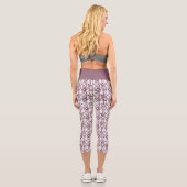 braun-weißes Blumenmuster Capri Leggings (Rückseite)