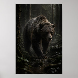 Braunbär, der durch den dunklen Wald geht, Wildlif Poster
