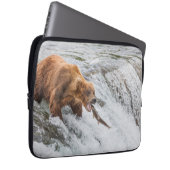 Braunbär fängt roten Lachs Laptopschutzhülle (Vorne Rechts)
