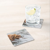 Braunbär fängt Rotlachs Rechteckiger Pappuntersetzer (Vor Ort)