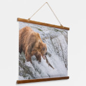 Braunbär fängt Rotlachs Wandteppich Mit Holzrahmen (Gewinkelt)